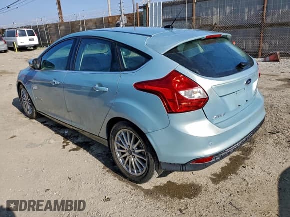 ✅ 2014 Ford Focus Electric • VIN: 1FADP3R44EL294311 • Лот: 95165395. Опубликован ранее на Copart с пробегом 58 965 миль. Бесплатный доступ к архиву аукционных продаж из США и подробный отчёт об истории автомобиля на DreamBid. Изображение 2.