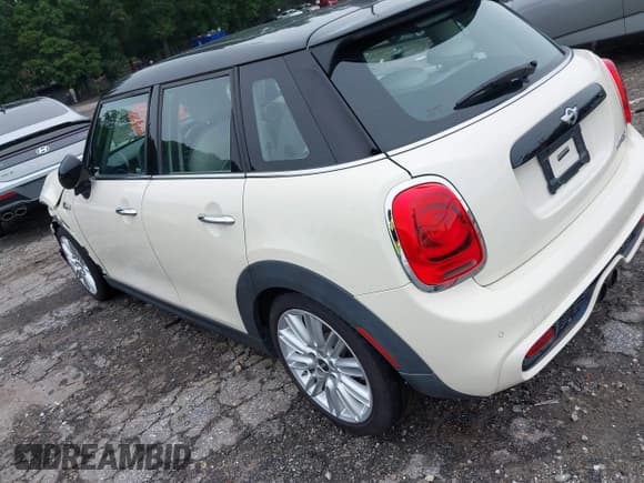 ✅ 2015 MINI Hardtop 4 Door S • VIN: WMWXU3C52F2B56856 • Lot: 42307964. Wystawiony na IAAI z przebiegiem 41 669 mil. Bezpłatny archiwum sprzedaży aukcyjnych z USA i szczegółowy raport historii pojazdu na DreamBid. Zdjęcie 3.