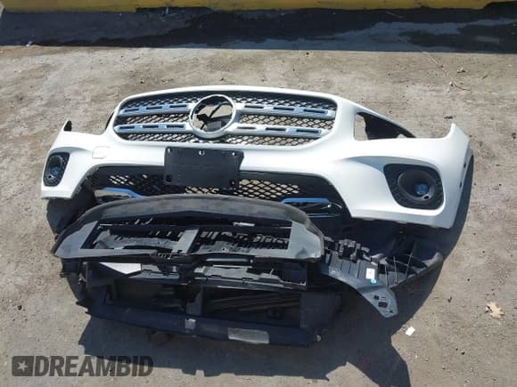 ✅ 2022 Mercedes-Benz GLB 250 • VIN: W1N4M4HB7NW183879 • Lot: 43270714. Wystawiony na IAAI z przebiegiem 41 093 mil. Bezpłatny archiwum sprzedaży aukcyjnych z USA i szczegółowy raport historii pojazdu na DreamBid. Zdjęcie 12.