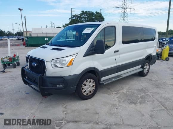 ✅ 2021 Ford Transit Cargo • VIN: 1FTBR1Y8XMKA21124 • Lot: 43094857. Wystawiony na IAAI z przebiegiem 382 981 mil. Bezpłatny archiwum sprzedaży aukcyjnych z USA i szczegółowy raport historii pojazdu na DreamBid. Zdjęcie 2.