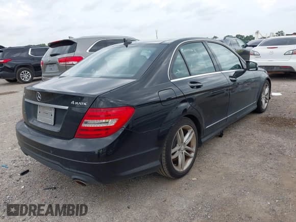 ✅ 2012 Mercedes-Benz C 300 Sport • VIN: WDDGF8BB9CR208314 • Lot: 42489087. Listed on IAAI with 117,601 mi. Free auction sales archive from the USA and detailed vehicle history report at DreamBid. Image 4.