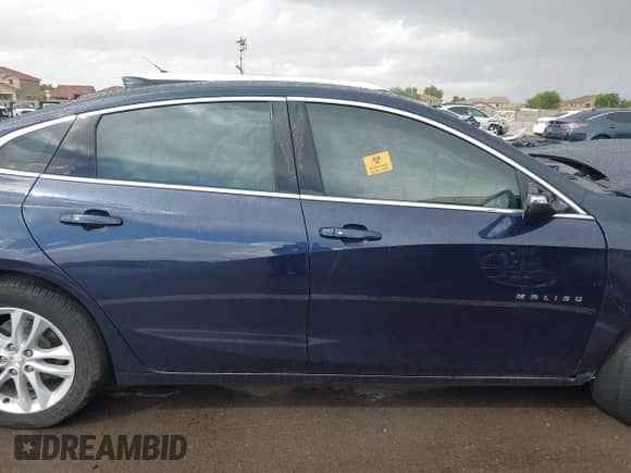 2016 Chevrolet Malibu LT z VIN 1G1ZE5ST3GF283670, wystawiony jako IAAI lot #43322512 z przebiegiem Nie podano mil oraz . Historia ofert i sprzedaży dostępna na DreamBid. Obrazek 13.