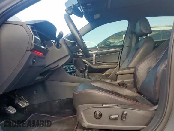 ✅ 2020 Volkswagen Jetta S • VIN: 3VW5T7BUXLM004576 • Lot: 66484265. Wystawiony na Copart z przebiegiem 84 074 mil. Bezpłatny archiwum sprzedaży aukcyjnych z USA i szczegółowy raport historii pojazdu na DreamBid. Zdjęcie 7.