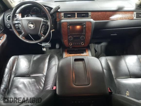 ✅ 2008 Chevrolet Suburban LTZ • VIN: 1GNFK16318J227657 • Lot: 79251374. Wystawiony na Copart z przebiegiem 200 907 mil. Bezpłatny archiwum sprzedaży aukcyjnych z USA i szczegółowy raport historii pojazdu na DreamBid. Zdjęcie 8.