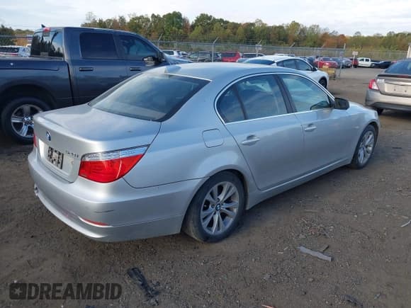 ✅ 2008 BMW 5 Series 528i • VIN: WBANU53568CT02821 • Lot: 43545627. Wystawiony na IAAI z przebiegiem 170 145 mil. Bezpłatny archiwum sprzedaży aukcyjnych z USA i szczegółowy raport historii pojazdu na DreamBid. Zdjęcie 4.