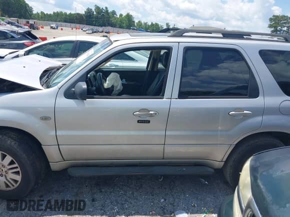 2005 Mercury Mariner Luxury z VIN 4M2YU561X5DJ09502, wystawiony jako IAAI lot #37069354 z przebiegiem Nie podano mil oraz . Historia ofert i sprzedaży dostępna na DreamBid. Obrazek 14.