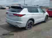 2023 Mitsubishi Outlander SEL z VIN JA4J3VA89PZ046293, wystawiony jako IAAI lot #42376311 z przebiegiem 37 850 mil mil oraz . Historia ofert i sprzedaży dostępna na DreamBid. Obrazek 4.