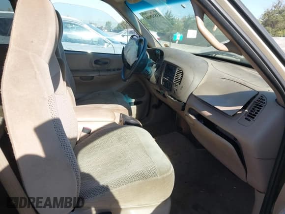 ✅ 1999 Ford F-150 XL • VIN: 1FTRX17L4XKB16941 • Lot: 43818016. Wystawiony na IAAI z przebiegiem Nie podano. Bezpłatny archiwum sprzedaży aukcyjnych z USA i szczegółowy raport historii pojazdu na DreamBid. Zdjęcie 5.