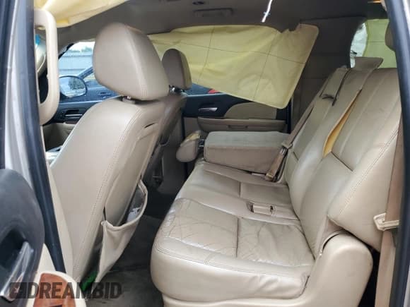 ✅ 2007 Chevrolet Suburban LT • VIN: 3GNFC16017G306118 • Lot: 69612944. Wystawiony na Copart z przebiegiem 260 177 mil. Bezpłatny archiwum sprzedaży aukcyjnych z USA i szczegółowy raport historii pojazdu na DreamBid. Zdjęcie 11.