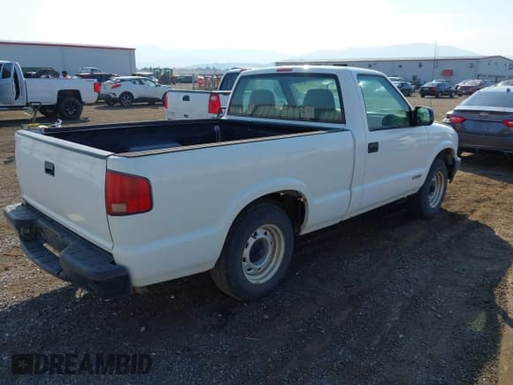 ✅ 2002 Chevrolet S-10 LS • VIN: 1GCCS145728233445 • Лот: 43176379. Опубликован ранее на IAAI с пробегом 300 871 миль. Бесплатный доступ к архиву аукционных продаж из США и подробный отчёт об истории автомобиля на DreamBid. Изображение 4.