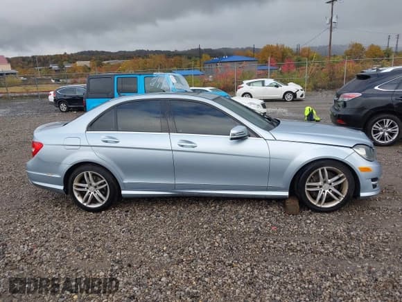 ✅ 2013 Mercedes-Benz C 300 Sport • VIN: WDDGF8AB7DR269115 • Lot: 43566732. Listed on IAAI with 160,735 mi. Free auction sales archive from the USA and detailed vehicle history report at DreamBid. Image 14.