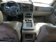 ✅ 2003 Chevrolet Suburban LS • VIN: 3GNEC16T43G343955 • Лот: 51368415. Опубликован ранее на Copart с пробегом 217 420 миль. Бесплатный доступ к архиву аукционных продаж из США и подробный отчёт об истории автомобиля на DreamBid. Изображение 8.