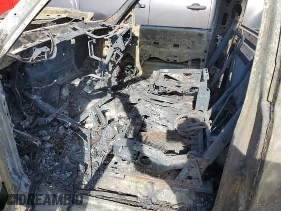 2005 Chevrolet Silverado 1500 Work Truck с VIN 1GCEC14X85Z137054, выставлен на аукционе Copart как лот 47140565 с пробегом Не указан миль и На запчасти • Non repairable. История ставок и продаж доступна на DreamBid. Изображение 7.