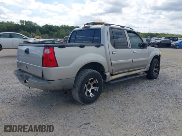 ✅ 2005 Ford Explorer Sport Trac XLS • VIN: 1FMZU77K85UA70272 • Лот: 43083516. Опубликован ранее на IAAI с пробегом 201 661 миль. Бесплатный доступ к архиву аукционных продаж из США и подробный отчёт об истории автомобиля на DreamBid. Изображение 4.