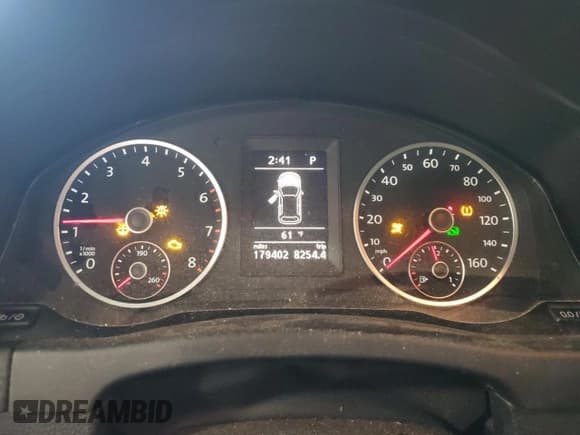 ✅ 2012 Volkswagen Tiguan S • VIN: WVGBV7AX8CW558626 • Lot: 92694135. Wystawiony na Copart z przebiegiem 179 402 mil. Bezpłatny archiwum sprzedaży aukcyjnych z USA i szczegółowy raport historii pojazdu na DreamBid. Zdjęcie 9.