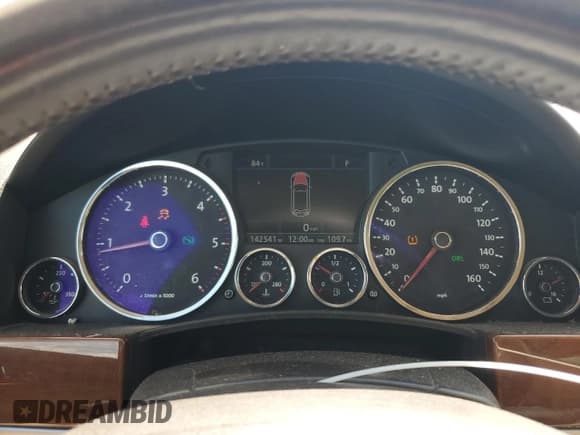 ✅ 2009 Volkswagen Touareg V6 • VIN: WVGFM77L19D029127 • Lot: 67660785. Wystawiony na Copart z przebiegiem 142 541 mil. Bezpłatny archiwum sprzedaży aukcyjnych z USA i szczegółowy raport historii pojazdu na DreamBid. Zdjęcie 9.