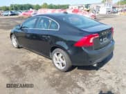 ✅ 2012 Volvo S60 T5 • VIN: YV1622FS4C2119147 • Lot: 43239923. Wystawiony na IAAI z przebiegiem 171 696 mil. Bezpłatny archiwum sprzedaży aukcyjnych z USA i szczegółowy raport historii pojazdu na DreamBid. Zdjęcie 3.