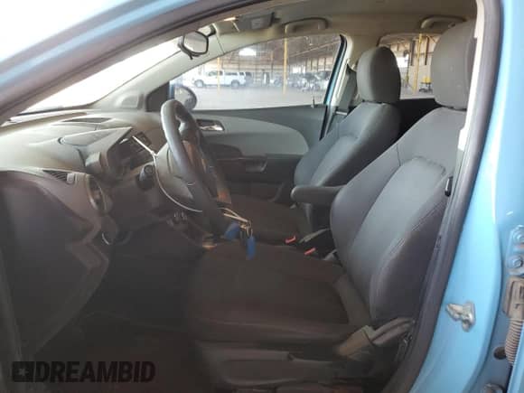 ✅ 2014 Chevrolet Sonic LT • VIN: 1G1JC5SH6E4169203 • Lot: 65759224. Wystawiony na Copart z przebiegiem 163 058 mil mil. Skorzystaj z bezpłatnego archiwum sprzedaży aukcyjnych z USA i zobacz szczegółowy raport historii pojazdu na DreamBid. Zdjęcie 7.