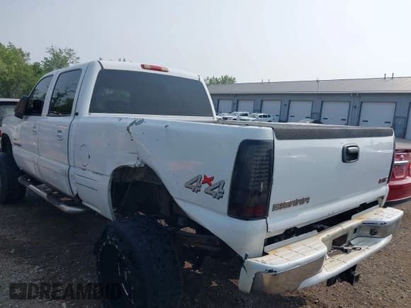 ✅ 2006 Chevrolet Silverado 2500HD LT3 • VIN: 1GCHK23D06F160988 • Лот: 42415980. Опубликован ранее на IAAI с пробегом 306 451 миль. Бесплатный доступ к архиву аукционных продаж из США и подробный отчёт об истории автомобиля на DreamBid. Изображение 6.