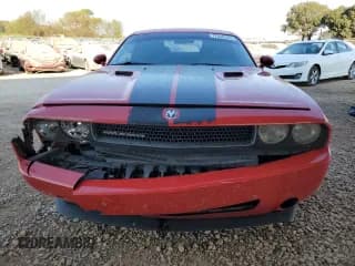 ✅ 2010 Dodge Challenger SE • VIN: 2B3CJ4DV0AH232667 • Lot: 77840544. Wystawiony na Copart z przebiegiem 195 557 mil. Bezpłatny archiwum sprzedaży aukcyjnych z USA i szczegółowy raport historii pojazdu na DreamBid. Zdjęcie 5.