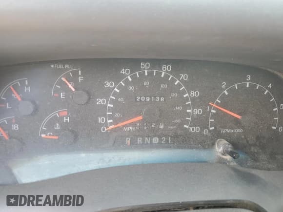 ✅ 1999 Ford F-250 XL • VIN: 1FTNF21L9XEA94563 • Lot: 81473815. Wystawiony na Copart z przebiegiem 209 138 mil. Bezpłatny archiwum sprzedaży aukcyjnych z USA i szczegółowy raport historii pojazdu na DreamBid. Zdjęcie 9.