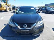 ✅ 2018 Nissan Altima S • VIN: 1N4AL3AP1JC121909 • Lot: 43137369. Wystawiony na IAAI z przebiegiem 129 474 mil. Bezpłatny archiwum sprzedaży aukcyjnych z USA i szczegółowy raport historii pojazdu na DreamBid. Zdjęcie 13.