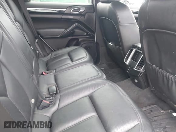 ✅ 2015 Porsche Cayenne S • VIN: WP1AB2A28FLA57059 • Лот: 42890784. Опубликован ранее на IAAI с пробегом 106 104 миль. Бесплатный доступ к архиву аукционных продаж из США и подробный отчёт об истории автомобиля на DreamBid. Изображение 8.