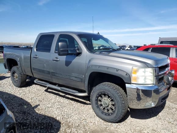 ✅ 2007 Chevrolet Silverado 2500HD 2LT • VIN: 1GCHK23K77F527420 • Lot: 48525815. Wystawiony na Copart z przebiegiem 253 826 mil. Bezpłatny archiwum sprzedaży aukcyjnych z USA i szczegółowy raport historii pojazdu na DreamBid. Zdjęcie 4.