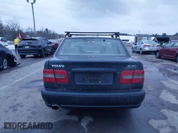 ✅ 1998 Volvo S70 • VIN: YV1LS5587W1512287 • Lot: 43887147. Listed on IAAI with 174,055 mi. Free auction sales archive from the USA and detailed vehicle history report at DreamBid. Image 16.