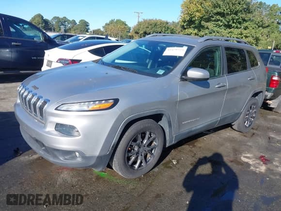 ✅ 2016 Jeep Cherokee Latitude • VIN: 1C4PJLCB2GW376832 • Lot: 43470329. Wystawiony na IAAI z przebiegiem 154 748 mil. Bezpłatny archiwum sprzedaży aukcyjnych z USA i szczegółowy raport historii pojazdu na DreamBid. Zdjęcie 2.