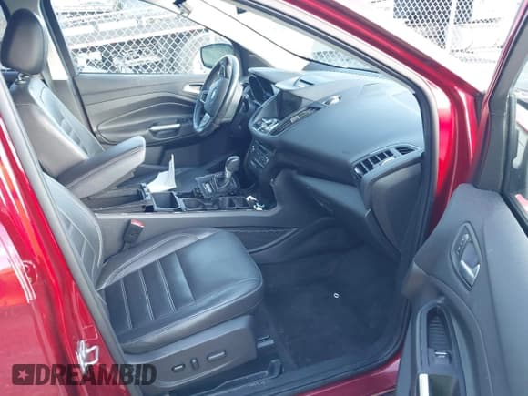 ✅ 2017 Ford Escape Titanium • VIN: 1FMCU0JD7HUA79136 • Lot: 43697186. Wystawiony na IAAI z przebiegiem 97 378 mil. Bezpłatny archiwum sprzedaży aukcyjnych z USA i szczegółowy raport historii pojazdu na DreamBid. Zdjęcie 5.