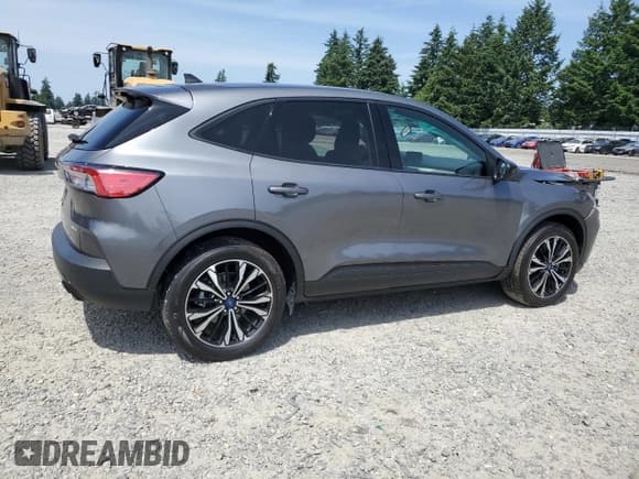 ✅ 2022 Ford Escape SE • VIN: 1FMCU9G68NUB36596 • Lot: 60743585. Listed on Copart with 16,737 mi. Free auction sales archive from the USA and detailed vehicle history report at DreamBid. Image 3.