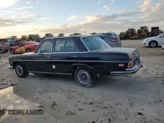 ✅ 1970 Mercedes-Benz 280 • VIN: 12044622 • Лот: 74448174. Опубликован ранее на Copart с пробегом 754 миль. Бесплатный доступ к архиву аукционных продаж из США и подробный отчёт об истории автомобиля на DreamBid. Изображение 2.