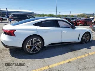 ✅ 2024 Audi RS e-tron GT • VIN: WAUAHBFW9R7900059 • Lot: 80317195. Wystawiony na Copart z przebiegiem 12 278 mil. Bezpłatny archiwum sprzedaży aukcyjnych z USA i szczegółowy raport historii pojazdu na DreamBid. Zdjęcie 3.