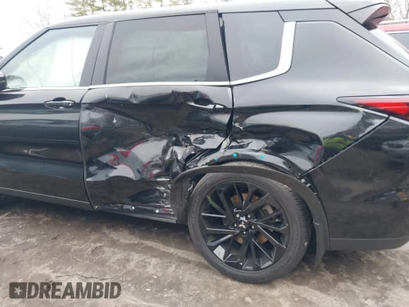 ✅ 2023 Mitsubishi Outlander SE • VIN: JA4J4UA88PZ050908 • Lot: 41840334. Wystawiony na IAAI z przebiegiem 35 732 mil. Bezpłatny archiwum sprzedaży aukcyjnych z USA i szczegółowy raport historii pojazdu na DreamBid. Zdjęcie 6.