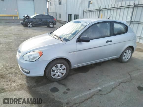2011 Hyundai Accent GS z VIN KMHCM3AC7BU194836, wystawiony jako Copart lot #77693294 z przebiegiem 176 956 mil mil oraz Czysty tytuł • Clean title. Historia ofert i sprzedaży dostępna na DreamBid. Obrazek 1.