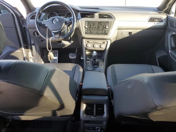 ✅ 2020 Volkswagen Tiguan SE • VIN: 3VV2B7AXXLM144388 • Lot: 90722475. Wystawiony na Copart z przebiegiem 59 612 mil. Bezpłatny archiwum sprzedaży aukcyjnych z USA i szczegółowy raport historii pojazdu na DreamBid. Zdjęcie 8.