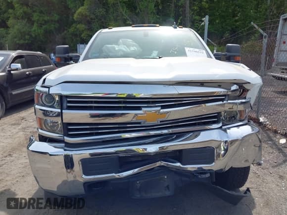 ✅ 2017 Chevrolet Silverado 2500HD Work Truck • VIN: 1GC2KUEGXHZ346239 • Lot: 42346532. Wystawiony na IAAI z przebiegiem 58 252 mil. Bezpłatny archiwum sprzedaży aukcyjnych z USA i szczegółowy raport historii pojazdu na DreamBid. Zdjęcie 6.