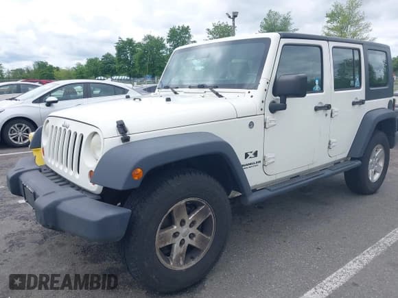 ✅ 2008 Jeep Wrangler Unlimited X • VIN: 1J4GA39188L584256 • Lot: 42349536. Listed on IAAI with 126,778 mi. Free auction sales archive from the USA and detailed vehicle history report at DreamBid. Image 17.
