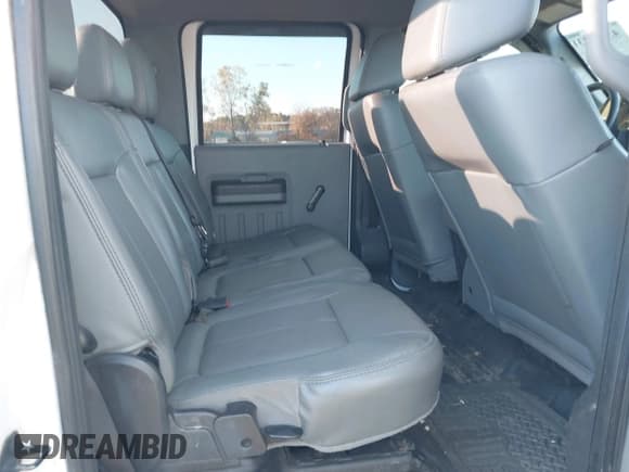 ✅ 2012 Ford F-250 XL • VIN: 1FT7W2B61CEA52982 • Lot: 43322231. Wystawiony na IAAI z przebiegiem 187 030 mil. Bezpłatny archiwum sprzedaży aukcyjnych z USA i szczegółowy raport historii pojazdu na DreamBid. Zdjęcie 8.
