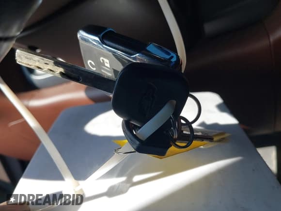 ✅ 2016 Chevrolet Silverado 1500 High Country • VIN: 3GCUKTEJ0GG133927 • Lot: 43484680. Wystawiony na IAAI z przebiegiem 101 374 mil. Bezpłatny archiwum sprzedaży aukcyjnych z USA i szczegółowy raport historii pojazdu na DreamBid. Zdjęcie 11.