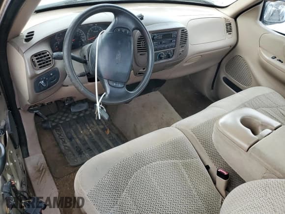 ✅ 1999 Ford F-150 XL • VIN: 1FTRF17L2XKA36749 • Lot: 84671444. Wystawiony na Copart z przebiegiem 148 338 mil. Bezpłatny archiwum sprzedaży aukcyjnych z USA i szczegółowy raport historii pojazdu na DreamBid. Zdjęcie 8.