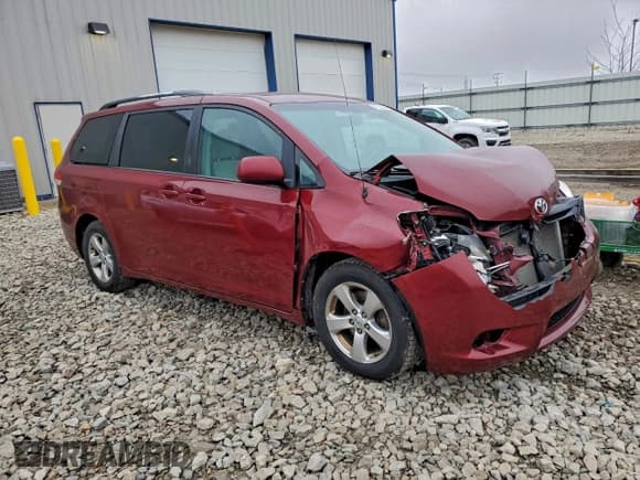 ✅ 2013 Toyota Sienna LE • VIN: 5TDKK3DC7DS401301 • Lot: 94096955. Listed on Copart with 167,496 mi. Free auction sales archive from the USA and detailed vehicle history report at DreamBid. Image 4.