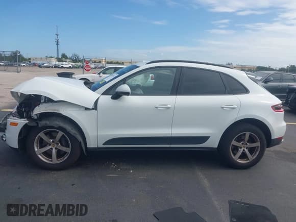 ✅ 2018 Porsche Macan • VIN: WP1AA2A55JLB22746 • Lot: 42639417. Wystawiony na IAAI z przebiegiem 28 269 mil. Bezpłatny archiwum sprzedaży aukcyjnych z USA i szczegółowy raport historii pojazdu na DreamBid. Zdjęcie 15.