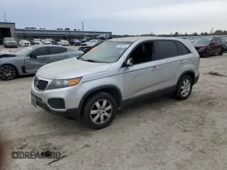 ✅ 2013 Kia Sorento LX • VIN: 5XYKT3A10DG331430 • Lot: 47867794. Wystawiony na Copart z przebiegiem Nie podano. Bezpłatny archiwum sprzedaży aukcyjnych z USA i szczegółowy raport historii pojazdu na DreamBid. Zdjęcie 1.