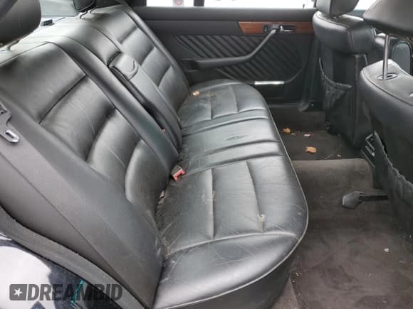 ✅ 1991 Mercedes-Benz 420 SEL • VIN: WDBCA35E6MA588873 • Лот: 49659915. Опубликован ранее на Copart с пробегом 85 565 миль. Бесплатный доступ к архиву аукционных продаж из США и подробный отчёт об истории автомобиля на DreamBid. Изображение 10.