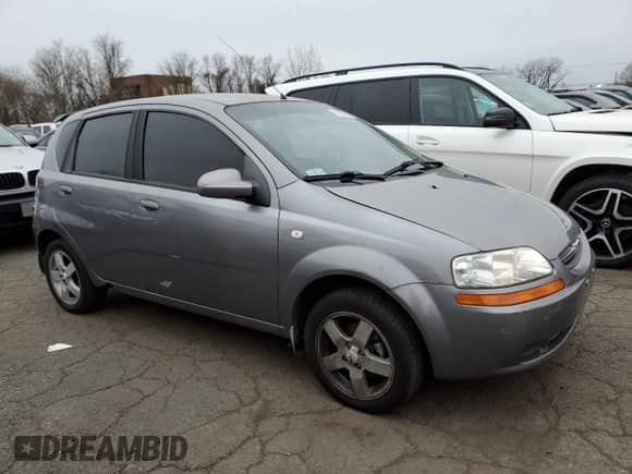2006 Chevrolet Aveo LT z VIN KL1TG66646B542813, wystawiony jako Copart lot #85950954 z przebiegiem 120 570 mil mil oraz Szkoda całkowita • Salvage title. Historia ofert i sprzedaży dostępna na DreamBid. Obrazek 4.
