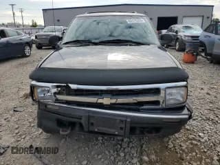 ✅ 1996 Chevrolet Blazer • VIN: 1GNDT13W1T2160564 • Lot: 65175335. Wystawiony na Copart z przebiegiem 157 949 mil. Bezpłatny archiwum sprzedaży aukcyjnych z USA i szczegółowy raport historii pojazdu na DreamBid. Zdjęcie 5.