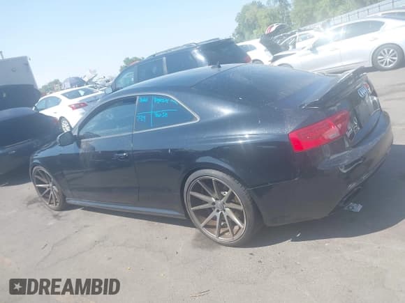 ✅ 2013 Audi RS 5 • VIN: WUAC6AFR4DA900619 • Lot: 43138186. Wystawiony na IAAI z przebiegiem 90 319 mil. Bezpłatny archiwum sprzedaży aukcyjnych z USA i szczegółowy raport historii pojazdu na DreamBid. Zdjęcie 14.
