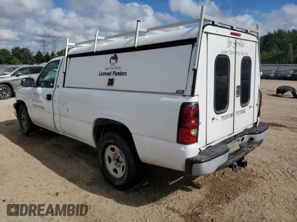 2004 Chevrolet Silverado 1500 LS z VIN 1GCEC14TX4E211982, wystawiony jako Copart lot #65004125 z przebiegiem 131 121 mil mil oraz Szkoda całkowita • Salvage title. Historia ofert i sprzedaży dostępna na DreamBid. Obrazek 2.